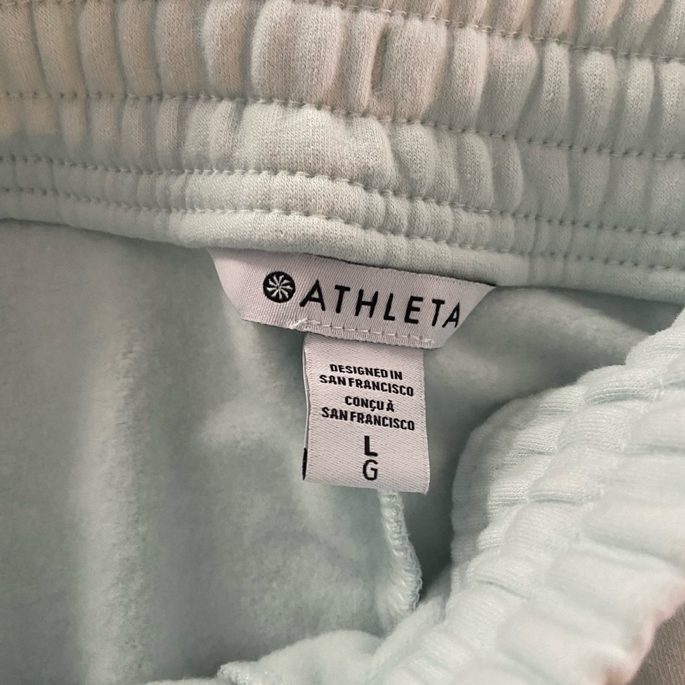 Athleta Glacier Easy Fleece Straight Cargo Pant and Easy Fleece crop. - Picture 4 of 9